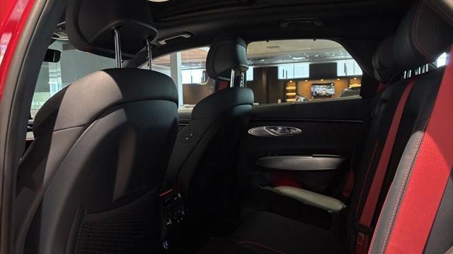 2023 Genesis GV70 2.5T Standard
