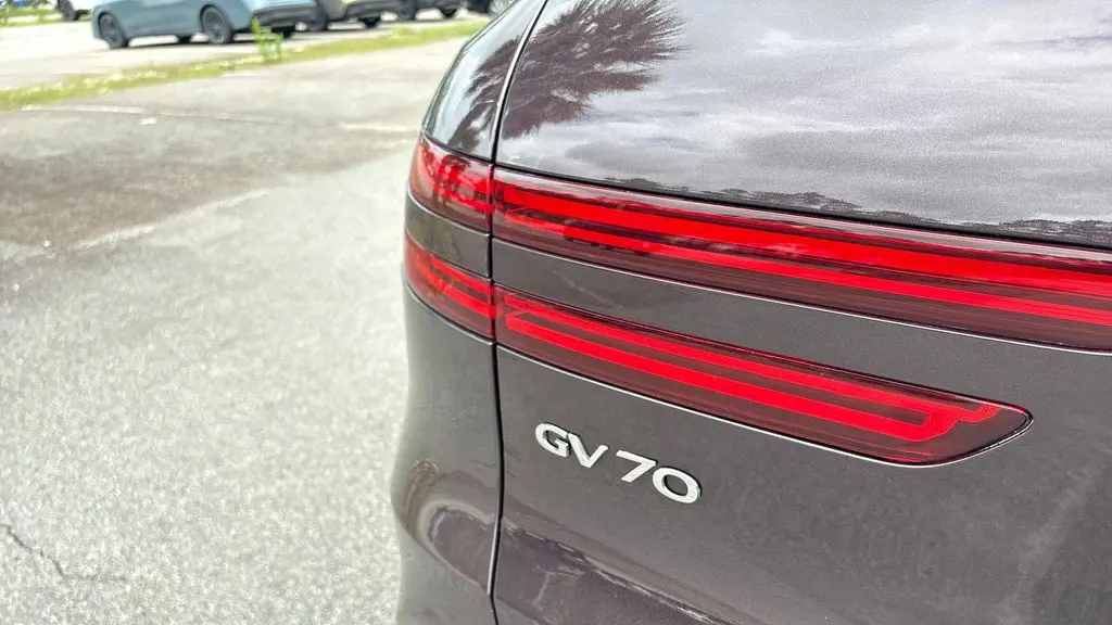 2022 Genesis GV70 2.5T Standard
