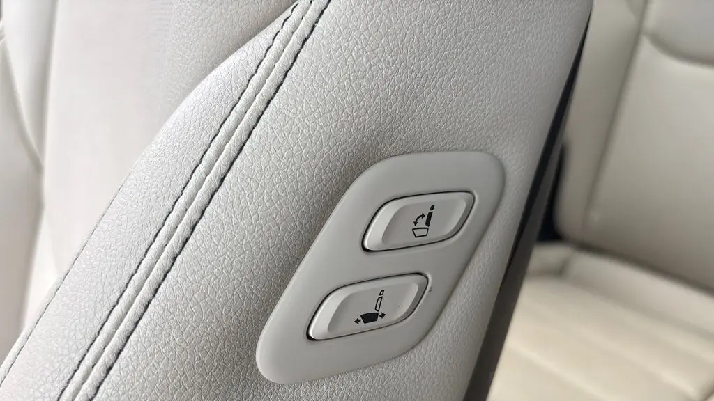 2022 Genesis GV70 2.5T Standard