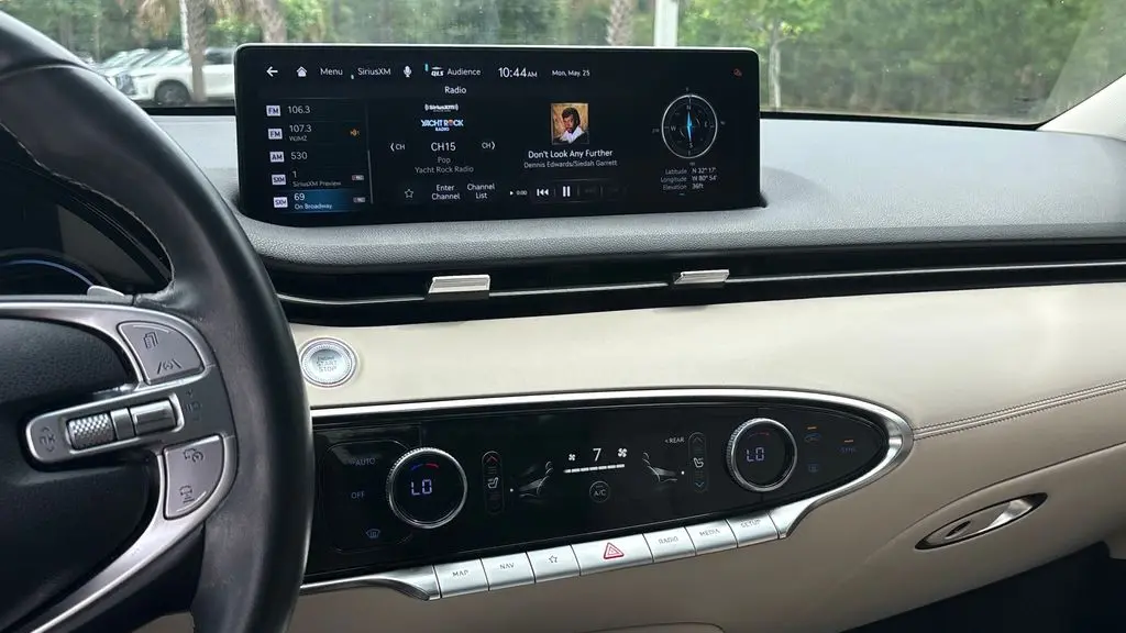 2022 Genesis GV70 2.5T Standard