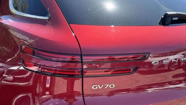 2023 Genesis GV70 2.5T Standard