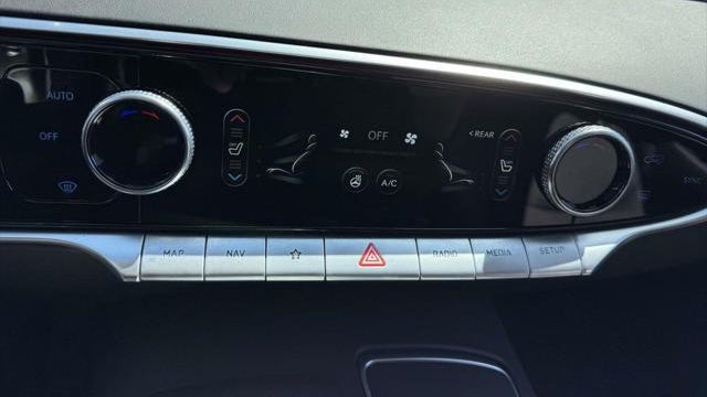 2023 Genesis GV70 2.5T Standard