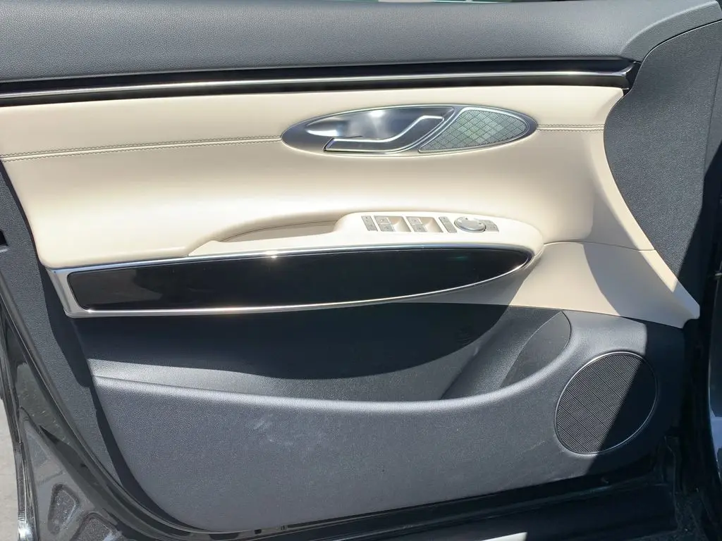 2026 Genesis Gv70 - $42,685