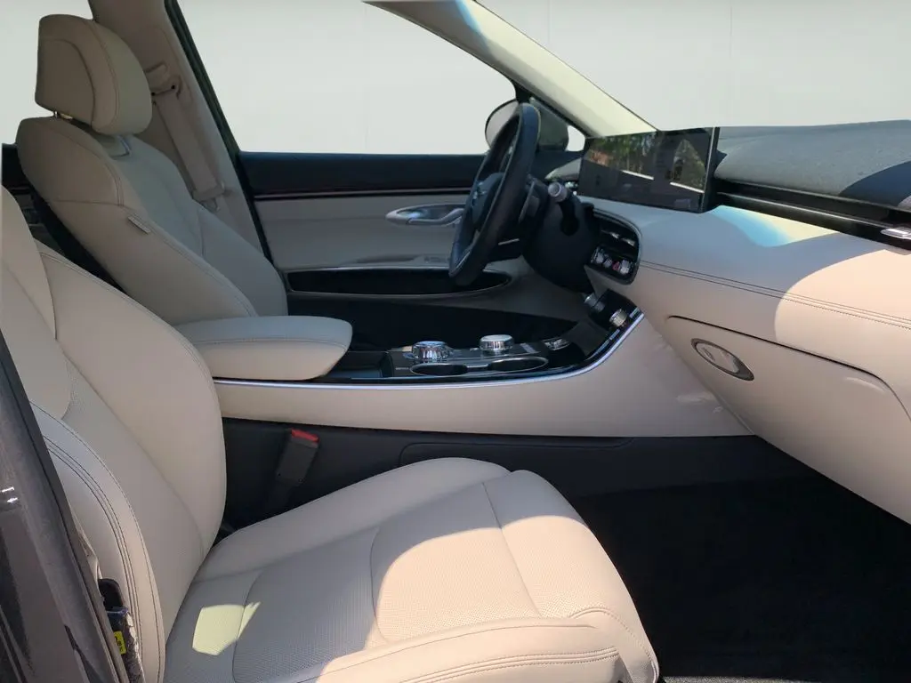 2026 Genesis Gv70 - $42,685