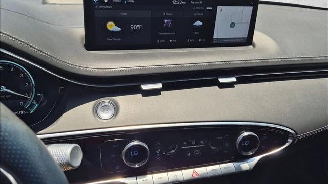 2023 Genesis GV70 2.5T Standard
