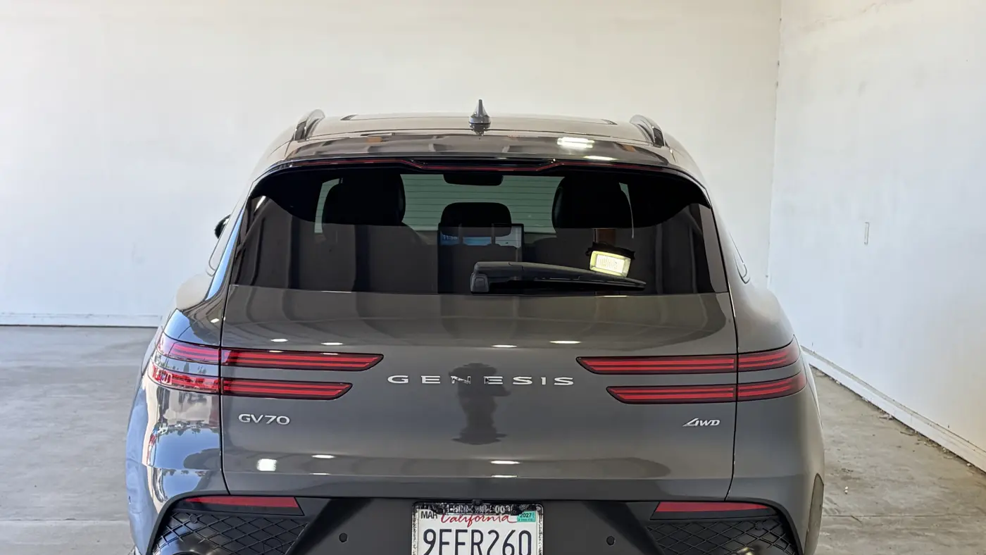 2023 Genesis GV70 2.5T Standard