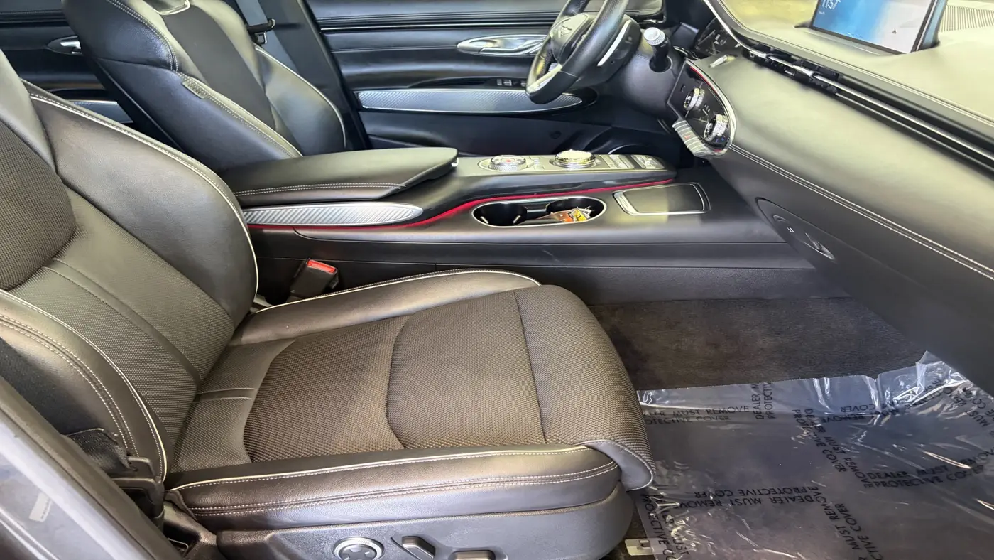 2023 Genesis GV70 2.5T Standard
