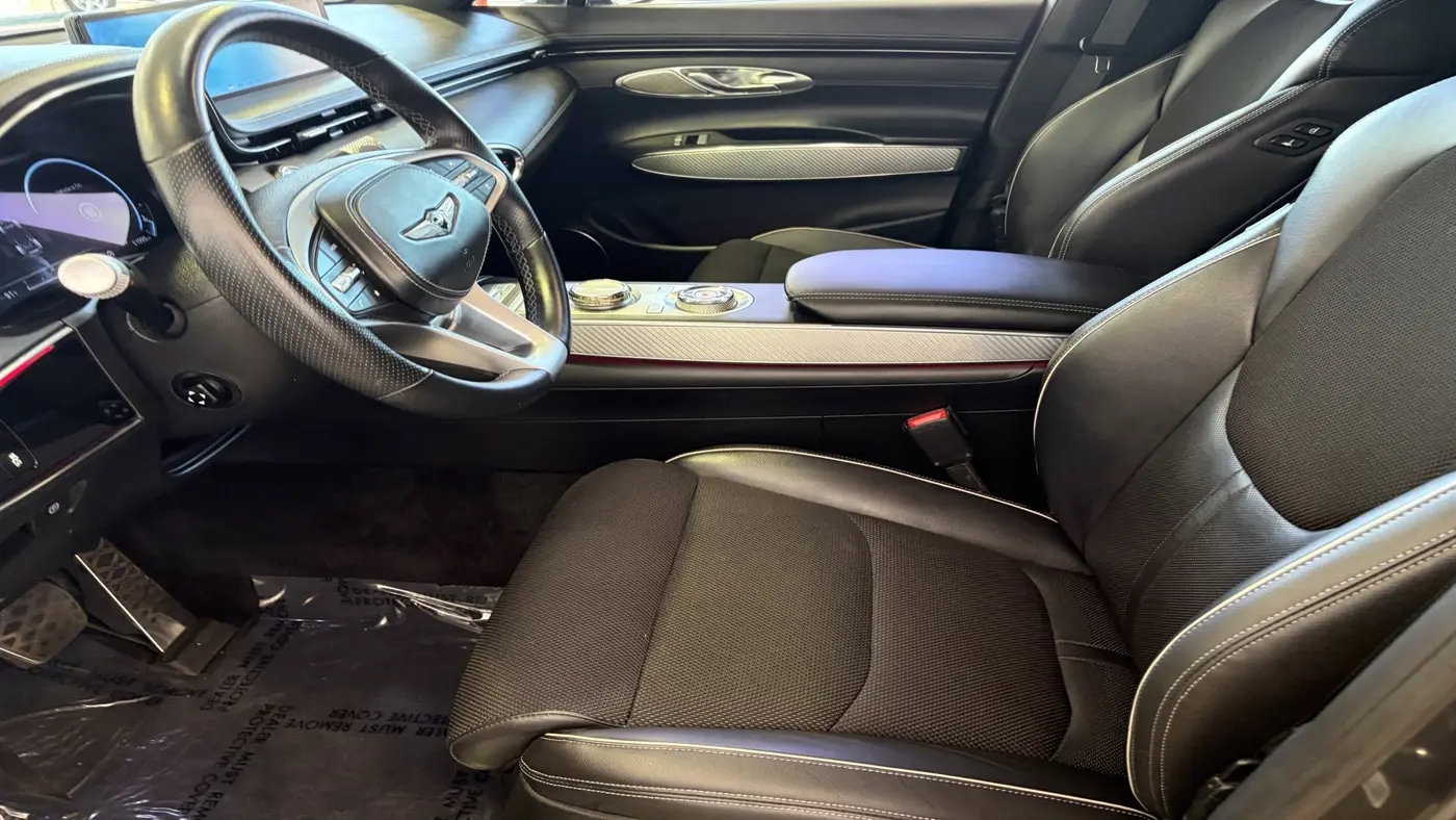 2023 Genesis GV70 2.5T Standard