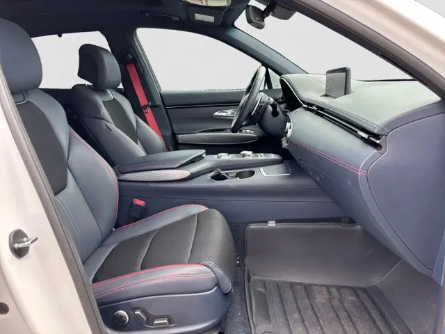 2023 Genesis Gv70 - $40,995