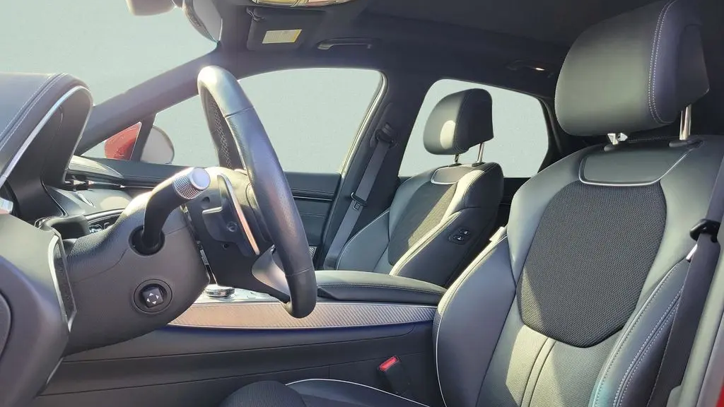 2023 Genesis GV70 2.5T Standard