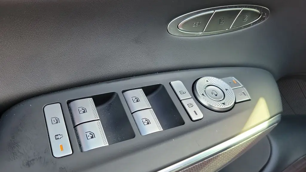 2023 Genesis GV70 2.5T Standard