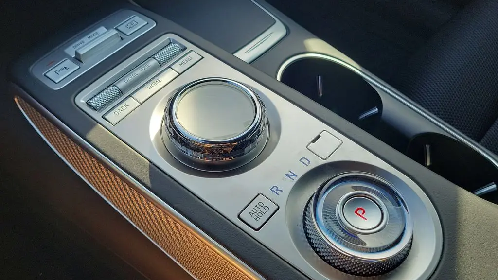 2023 Genesis GV70 2.5T Standard