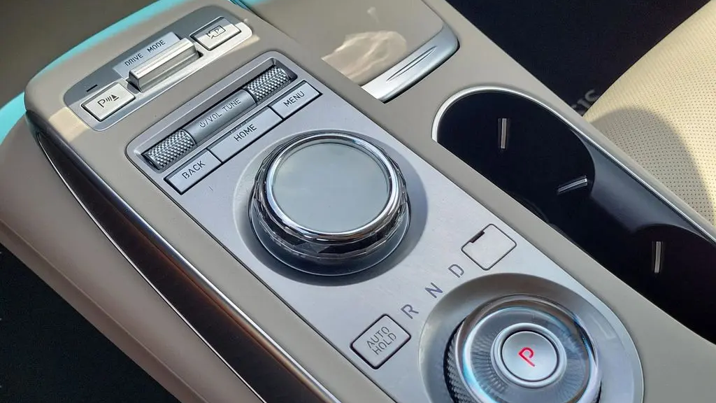 2023 Genesis GV70 2.5T Standard