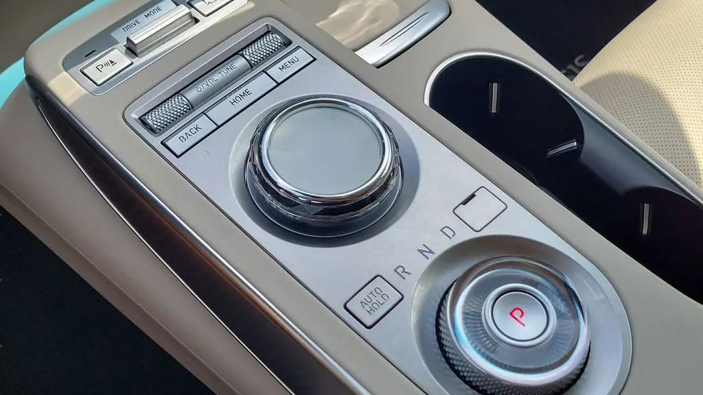 2023 Genesis GV70 2.5T Standard