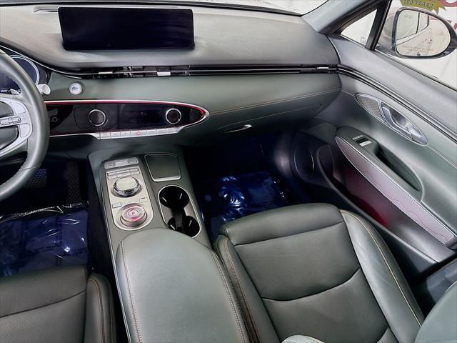 2022 Genesis Gv70 - $37,956