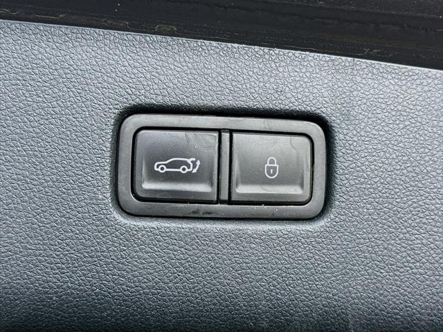 2022 Genesis Gv70 - $37,956