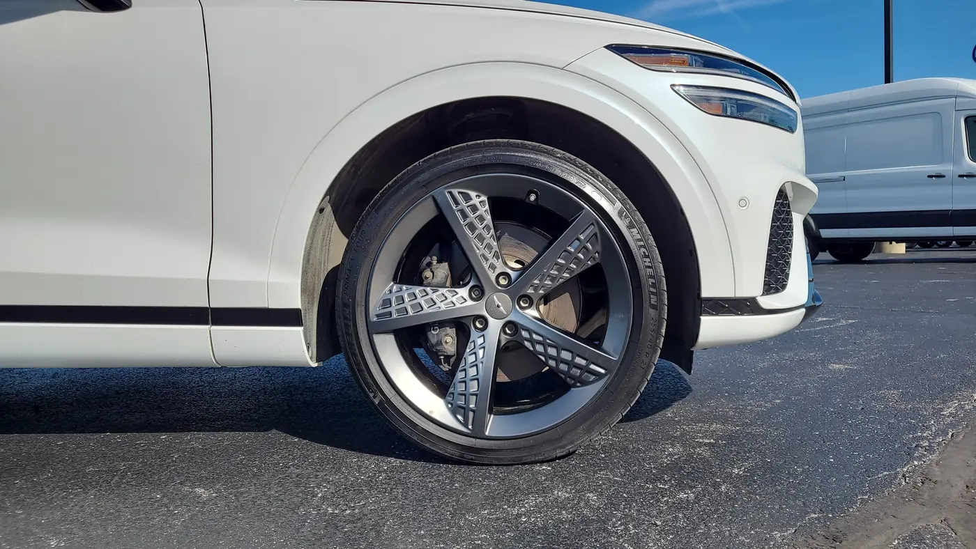 2023 Genesis GV70 2.5T Standard