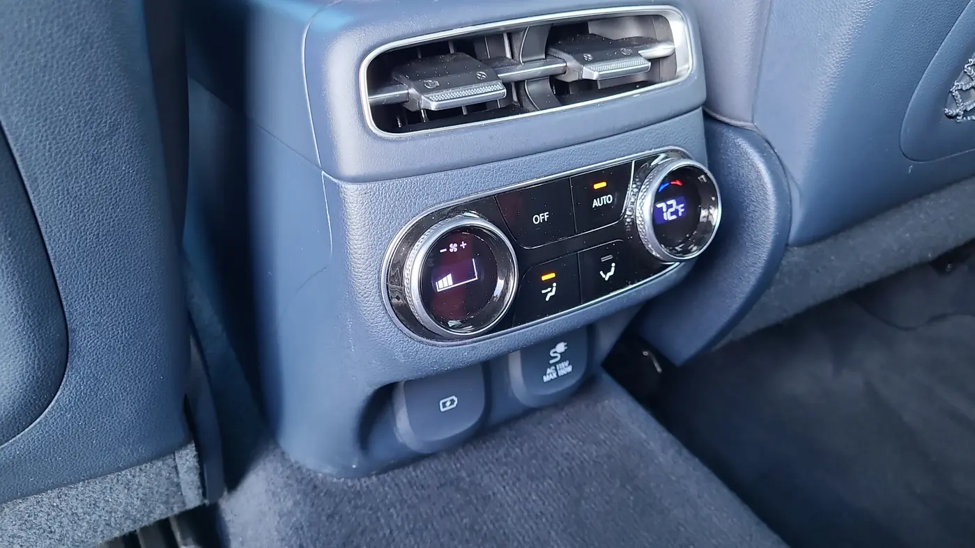 2023 Genesis GV70 2.5T Standard