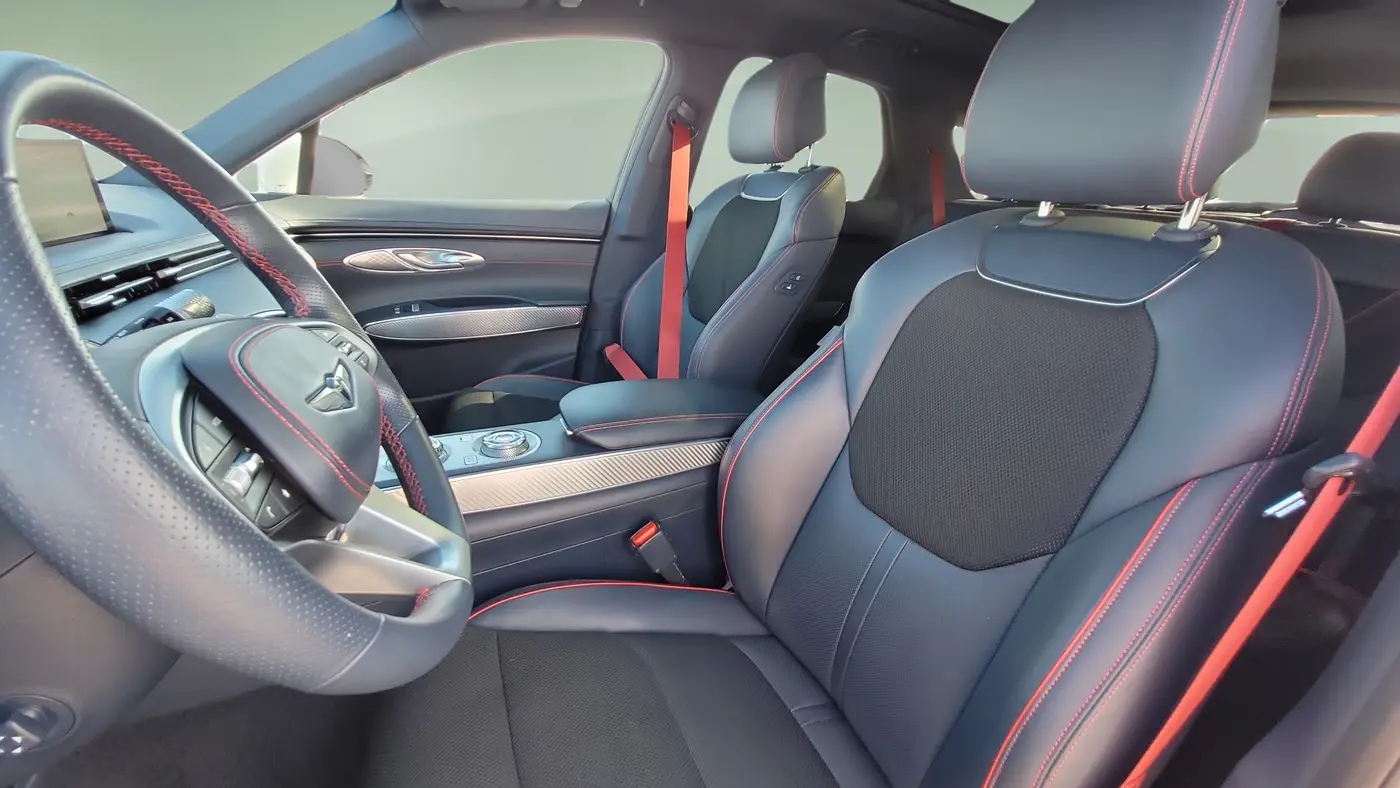 2023 Genesis GV70 2.5T Standard