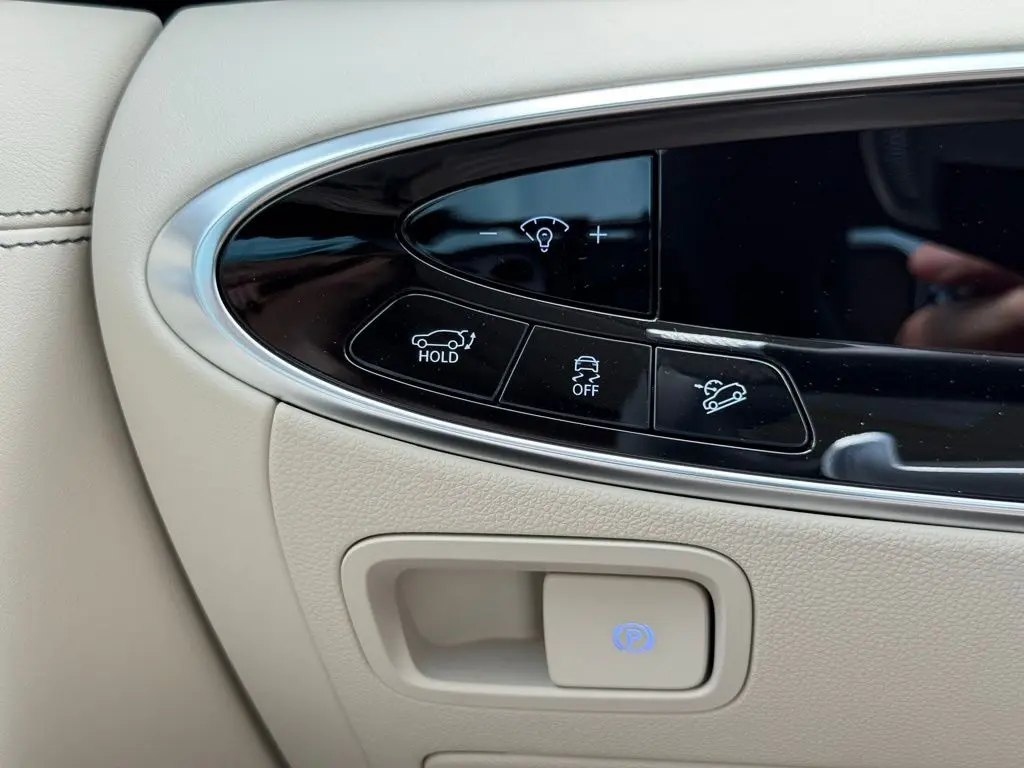 2026 Genesis Gv70 - $50,214
