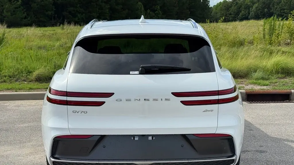 2026 Genesis GV70 2.5T Advanced