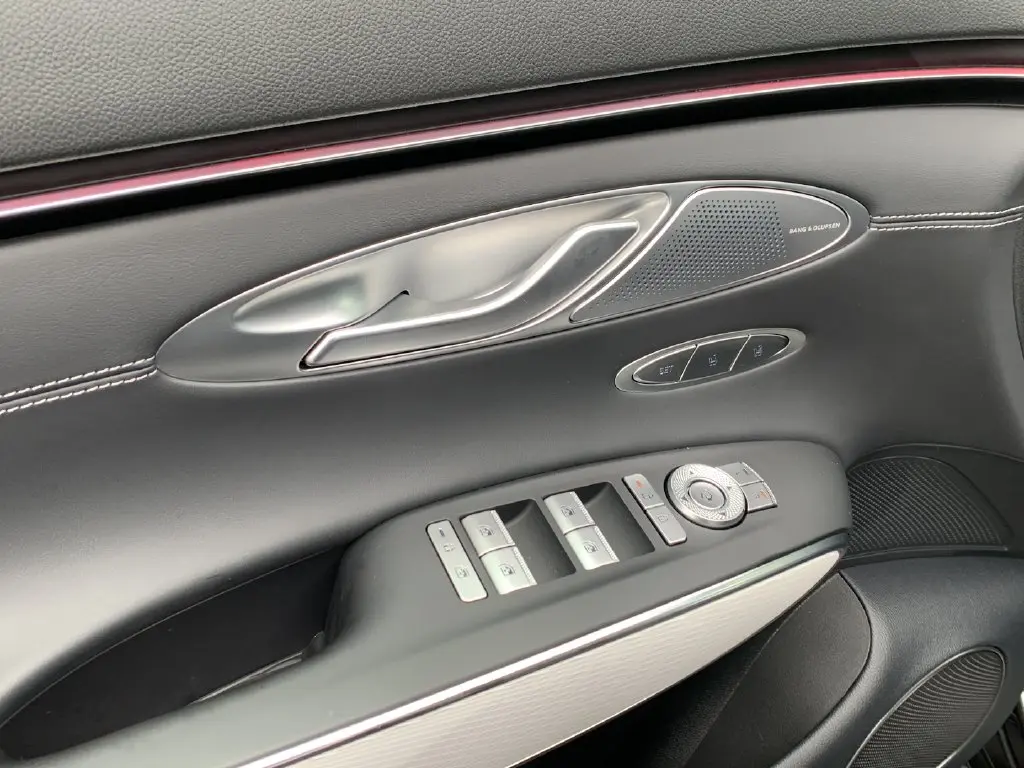 2026 Genesis Gv70 - $51,212
