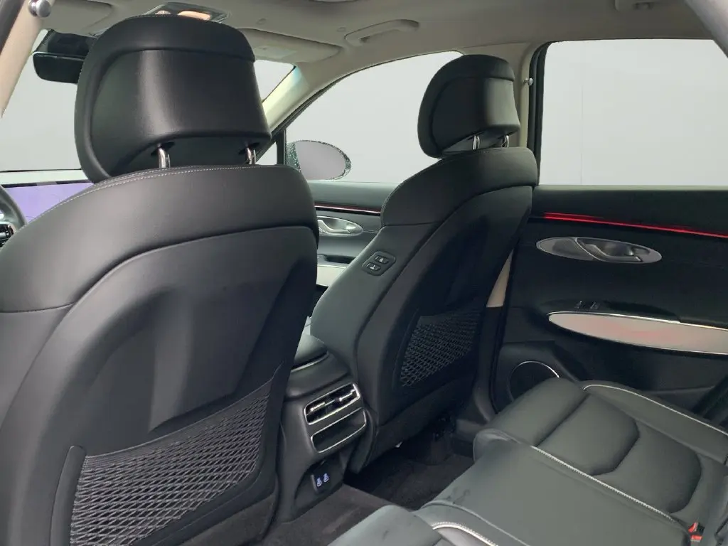 2026 Genesis Gv70 - $51,212