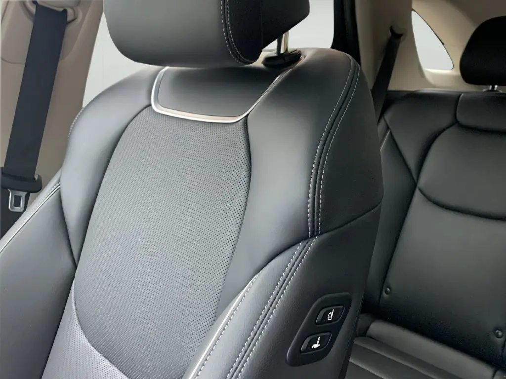 2026 Genesis Gv70 - $51,212