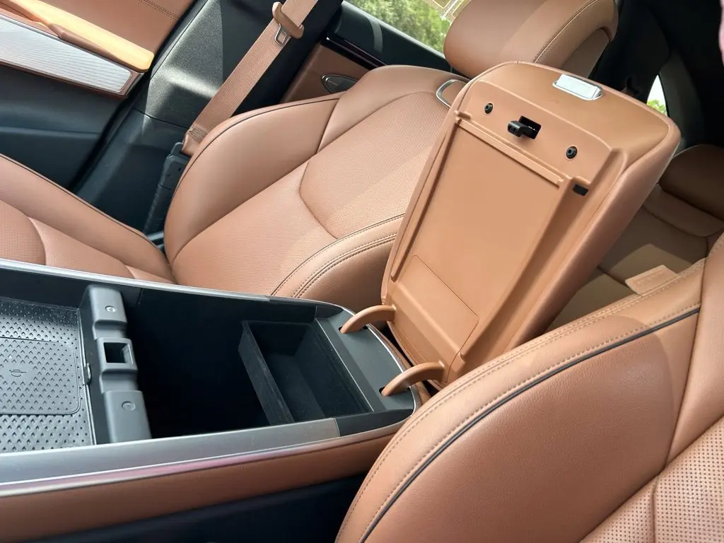 2026 Genesis Gv70 - $47,298