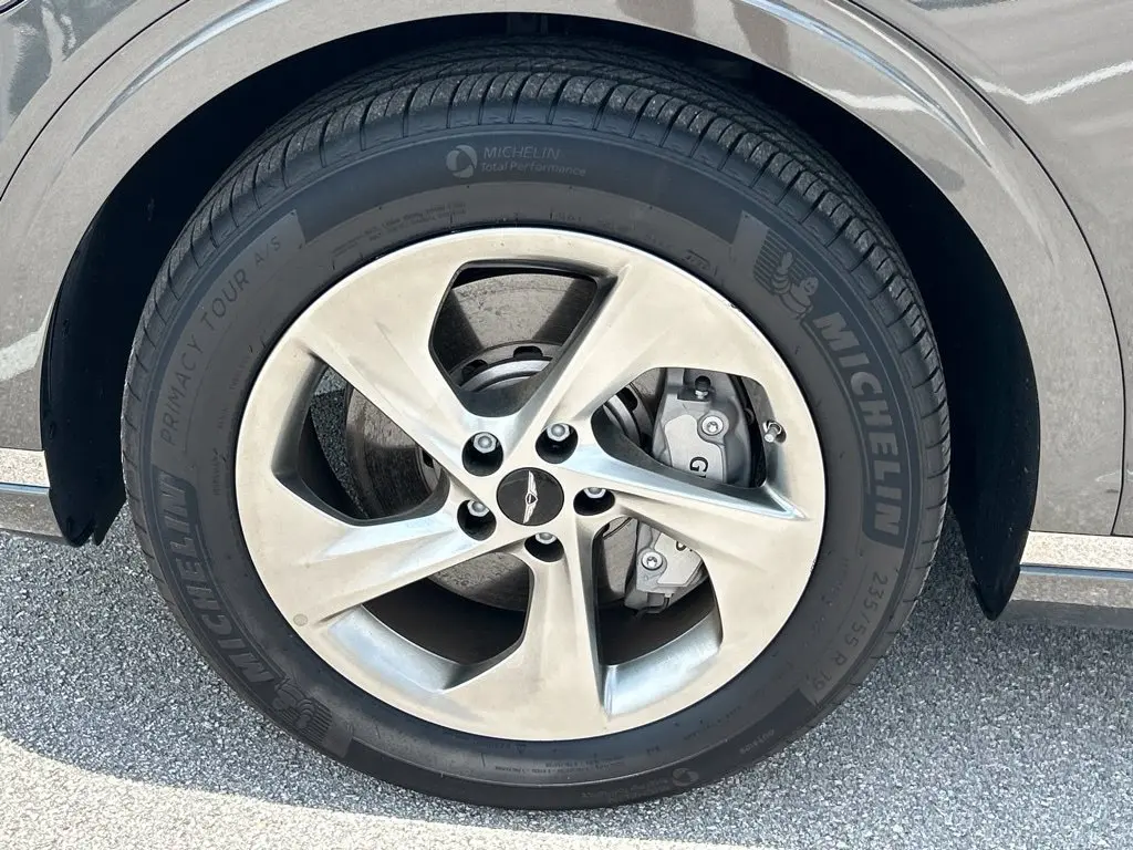 2026 Genesis Gv70 - $47,298