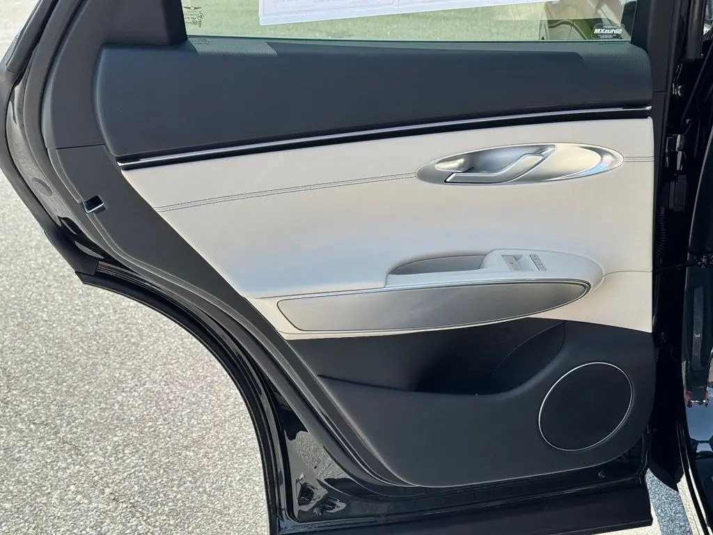 2027 Genesis Gv70 - $55,427