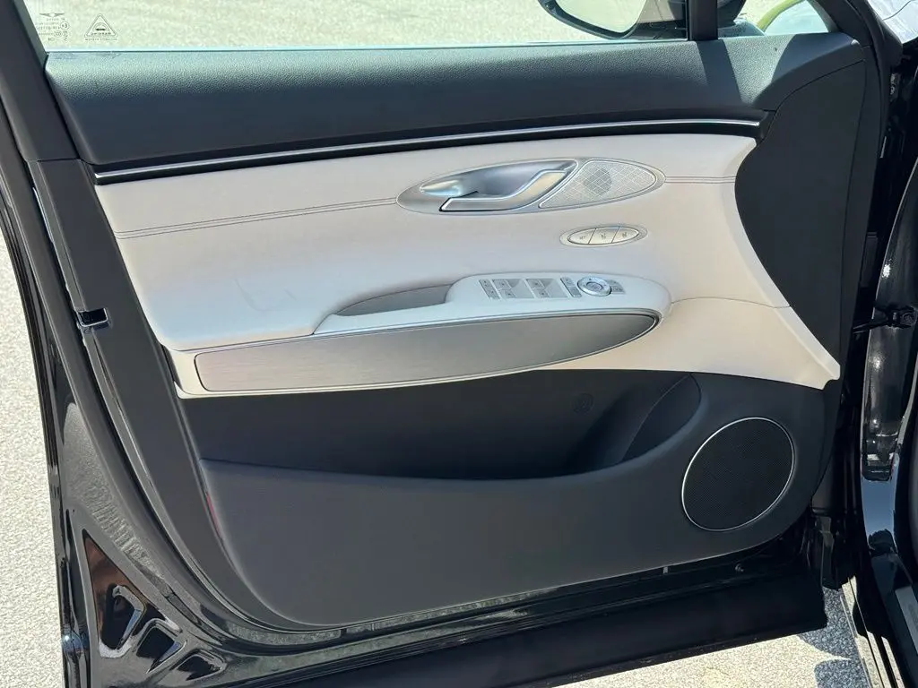 2027 Genesis Gv70 - $55,427