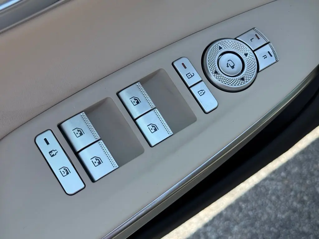 2027 Genesis Gv70 - $55,427