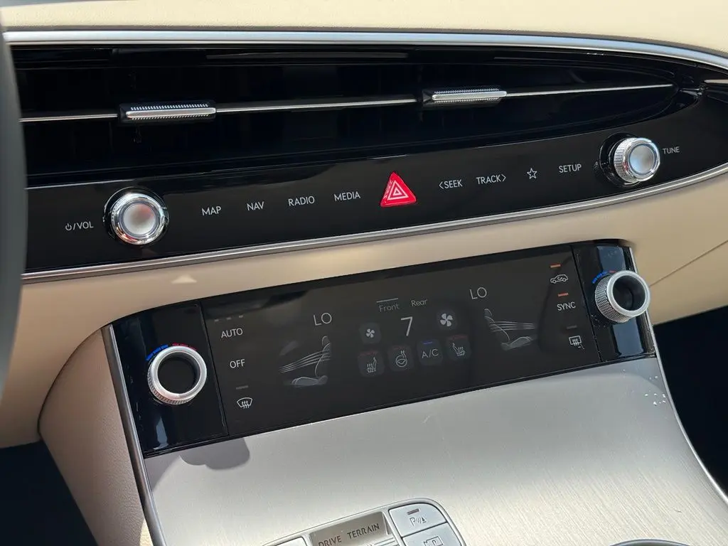 2027 Genesis Gv70 - $55,427