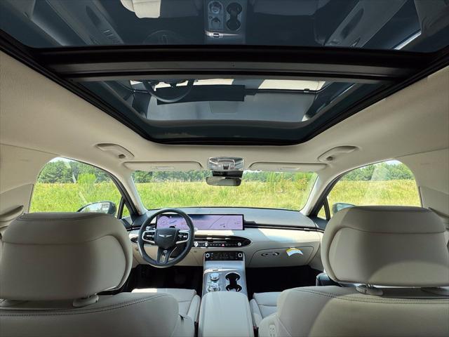 2027 Genesis Gv70 - $55,427