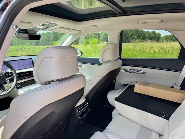 2027 Genesis Gv70 - $55,427