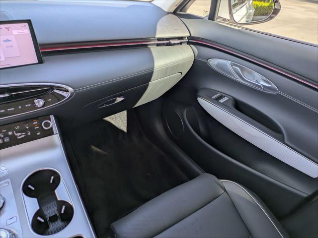2027 Genesis Gv70 - $57,271