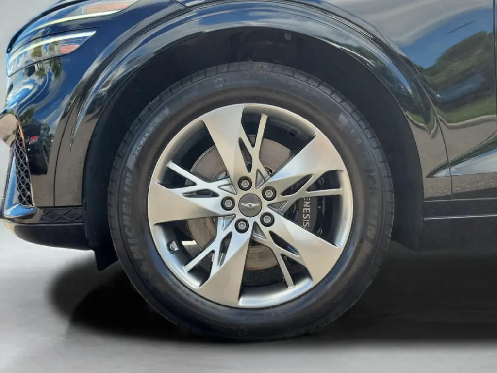 2023 Genesis Gv70 - $36,399