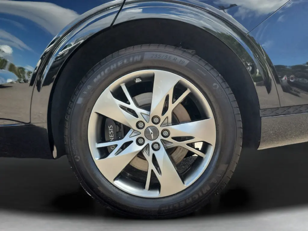 2023 Genesis Gv70 - $36,399