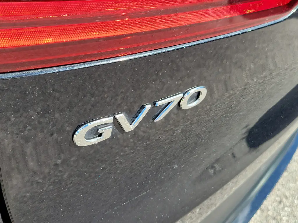 2023 Genesis Gv70 - $36,399