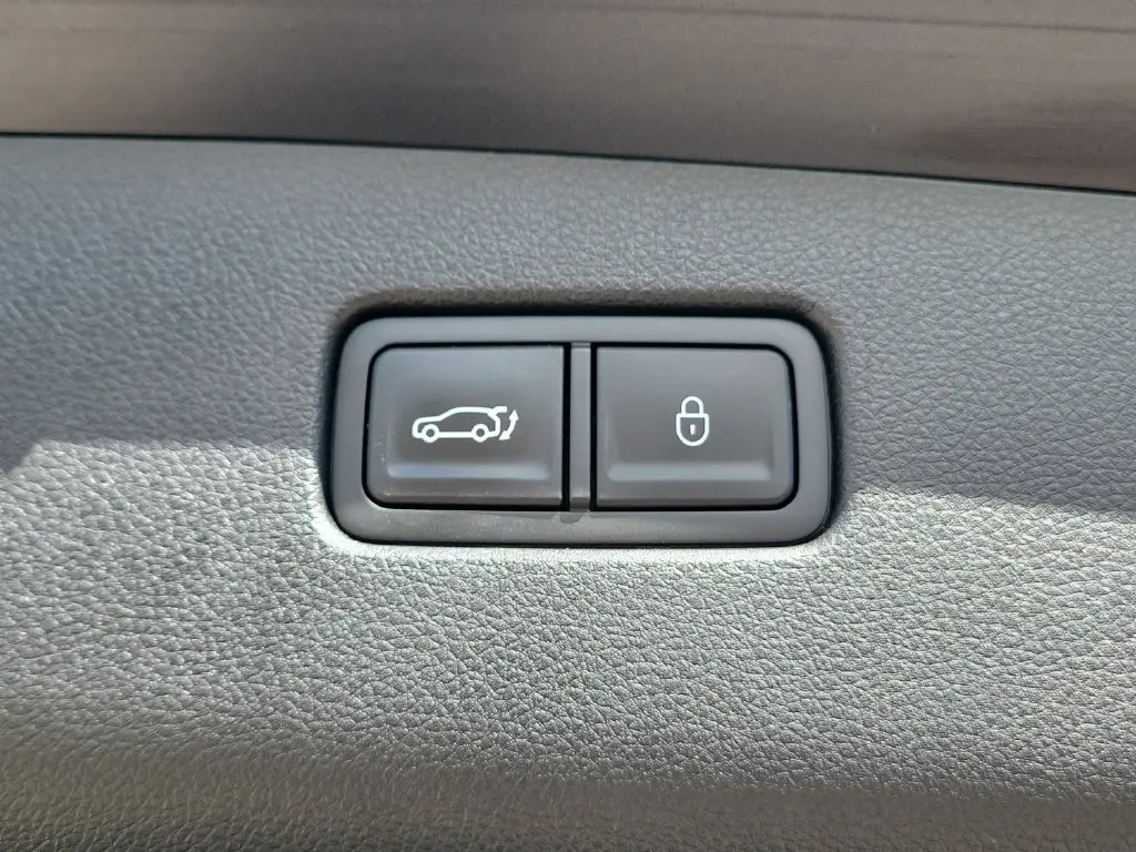 2023 Genesis Gv70 - $36,399