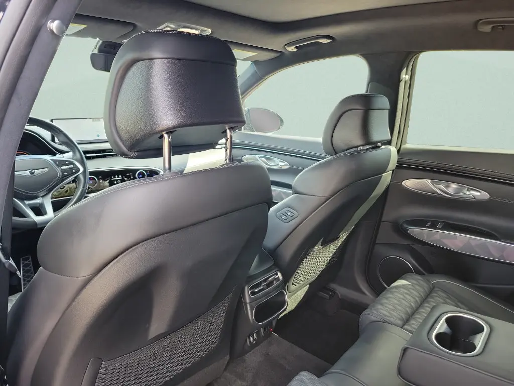 2023 Genesis Gv70 - $36,399