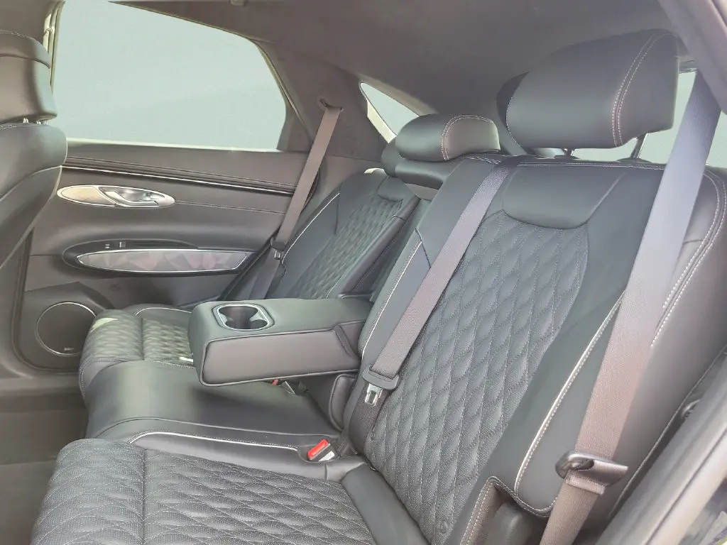 2023 Genesis Gv70 - $36,399