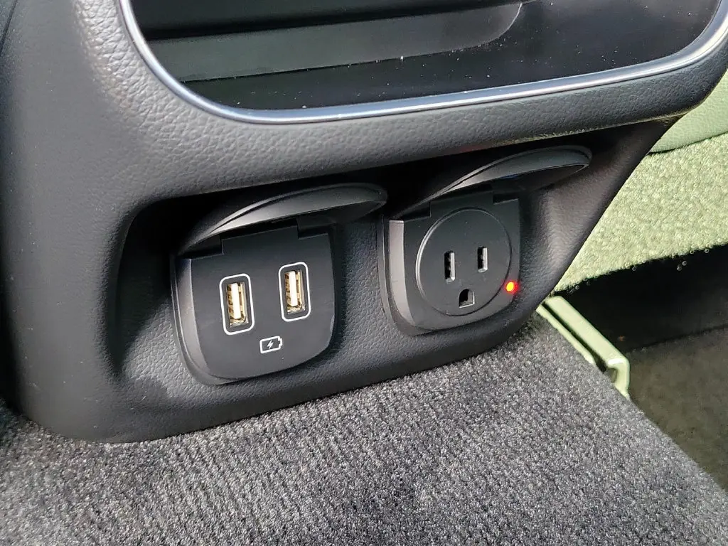 2023 Genesis Gv70 - $36,399