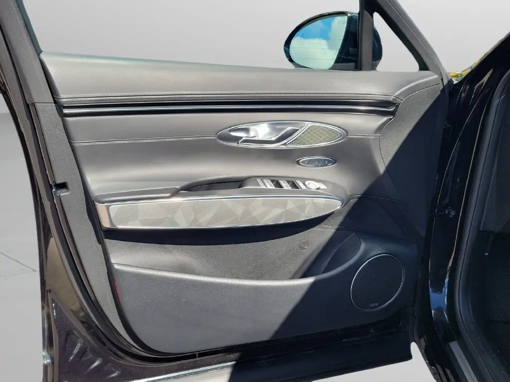 2023 Genesis Gv70 - $36,399