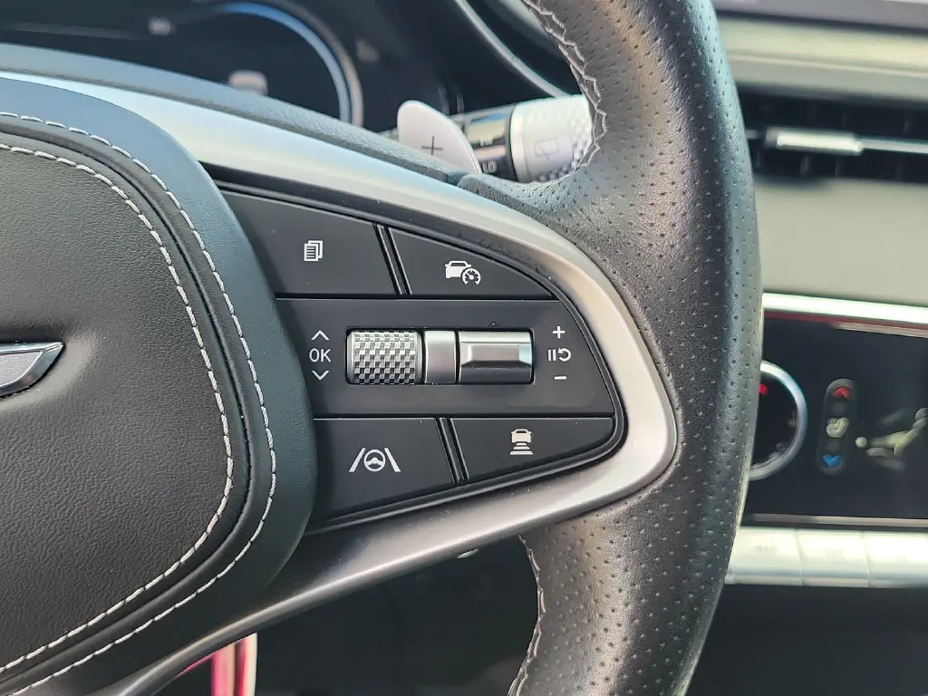 2023 Genesis Gv70 - $36,399