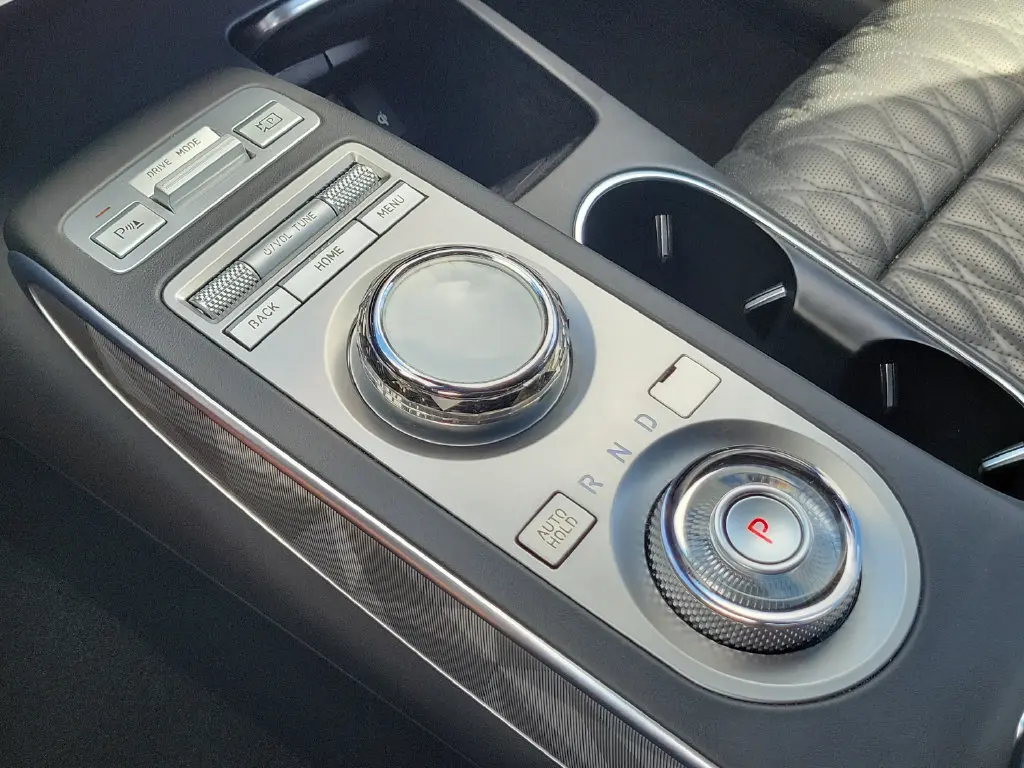 2023 Genesis Gv70 - $36,399