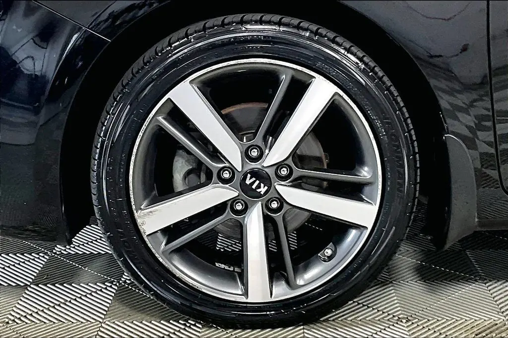 2017 Kia Forte - $11,541
