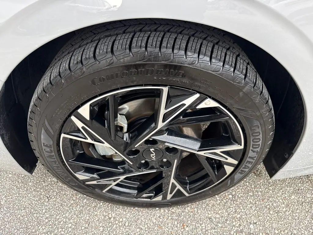 2025 Kia K5 - $26,900