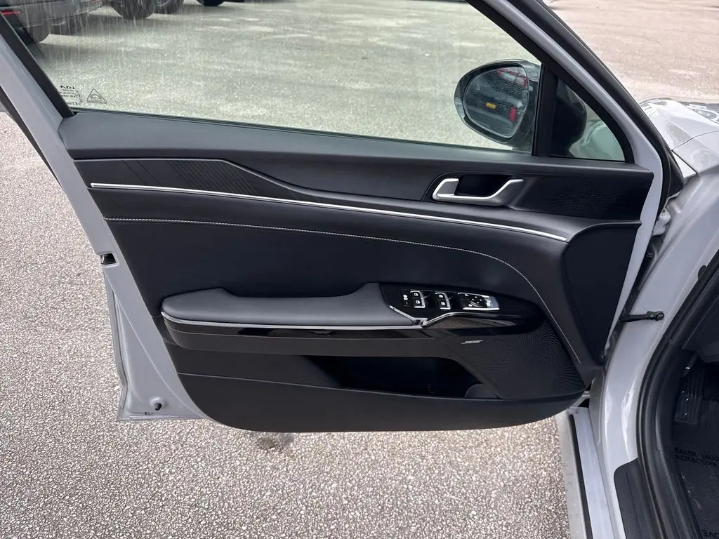 2025 Kia K5 - $26,900